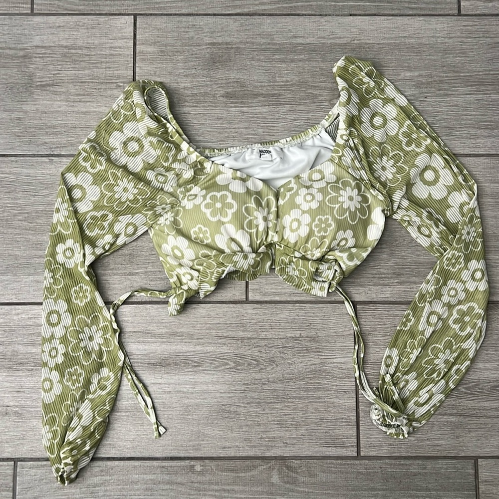 Green Floral Long-Sleeve Crop Top - Unknown Brand